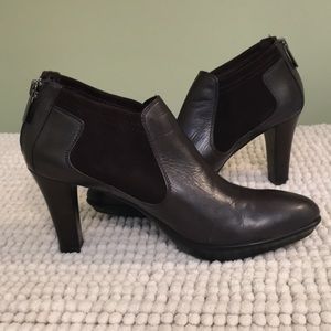 Aquatalia Chocolate Leather Pump